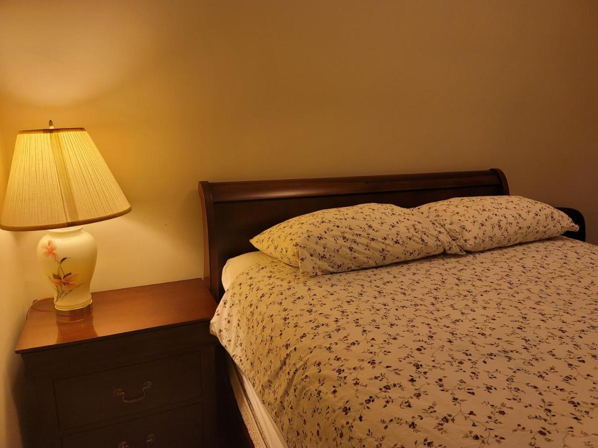 Decent Location Home Surrey Dış mekan fotoğraf
