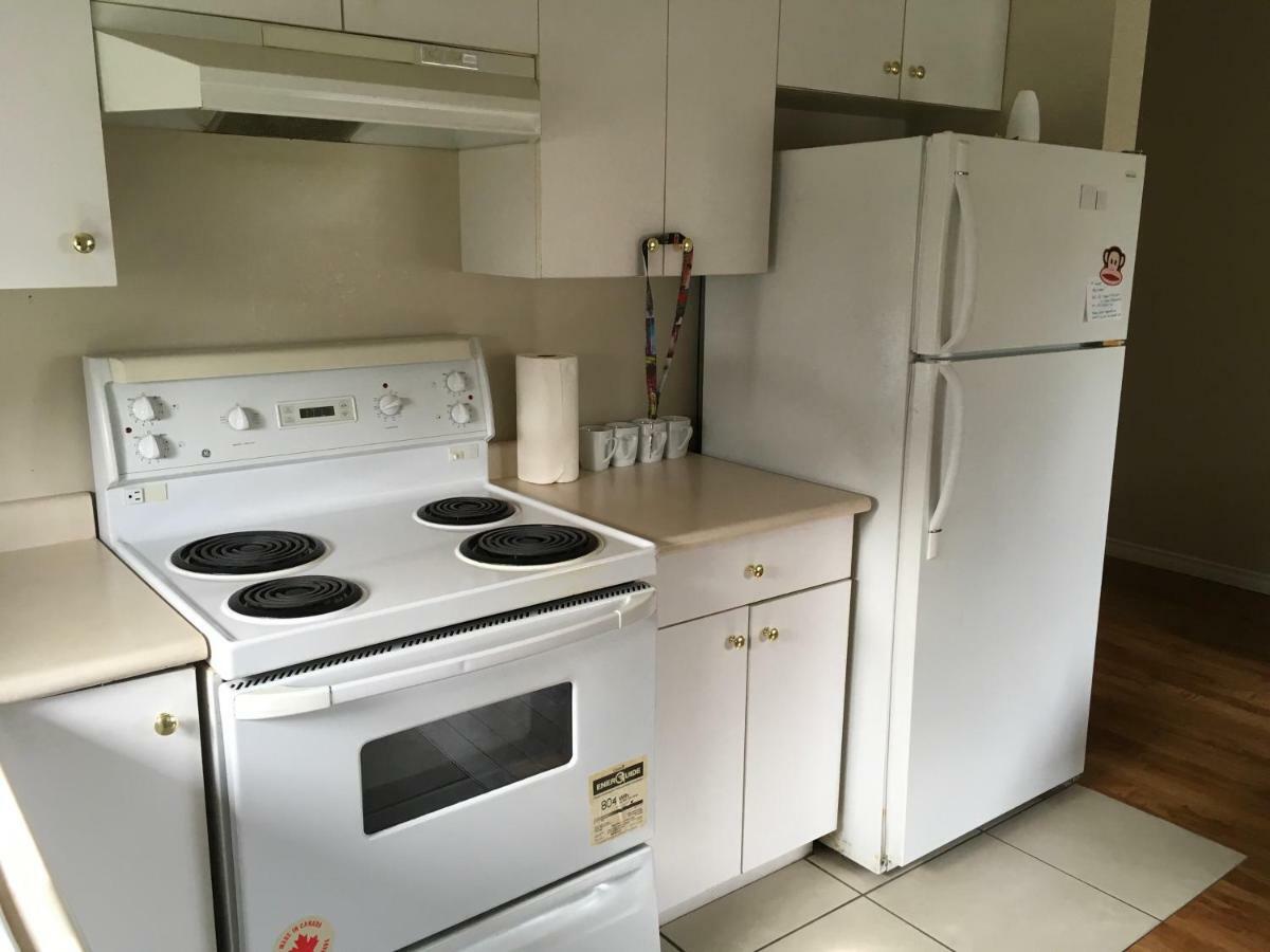 Decent Location Home Surrey Dış mekan fotoğraf